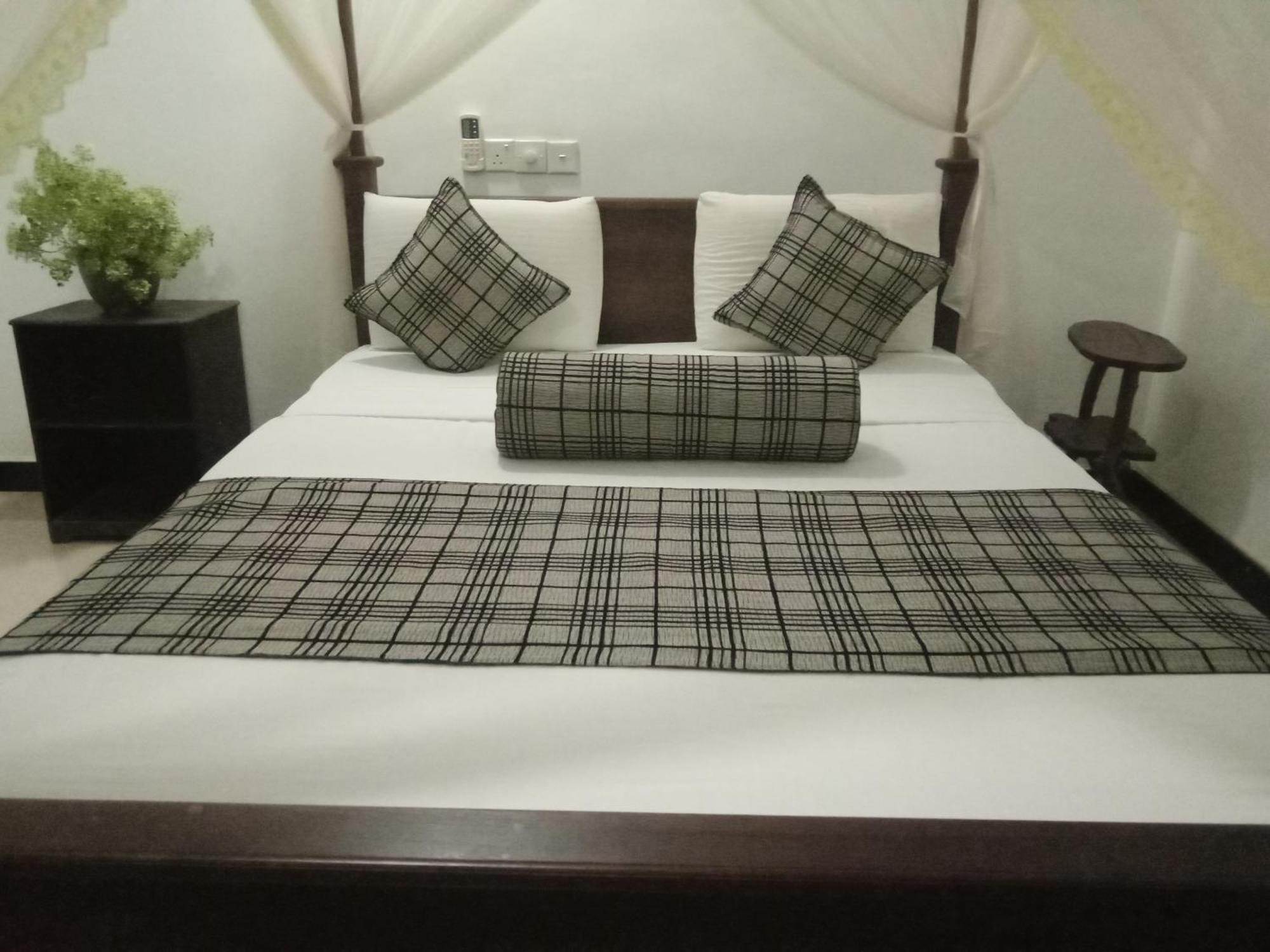 Sigiriya Rock Gate Resort Экстерьер фото